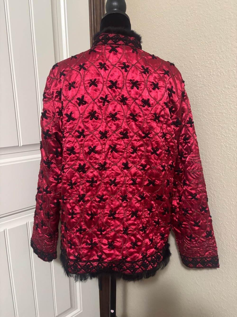 Vintage Mirasol Red Embroidered Teddy Jacket with Black Faux Fur Asian Style - Picture 5 of 6